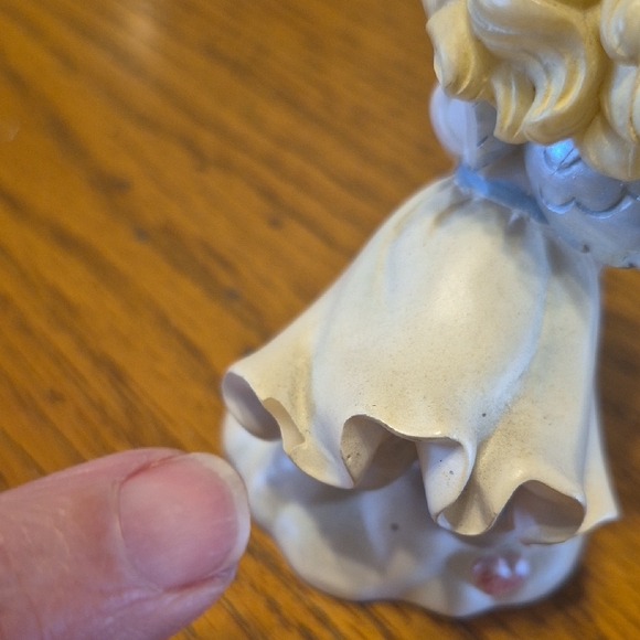 Precious Moments Angels of Mercy "Sending Love from Above" figurine 2004 - Picture 6 of 10